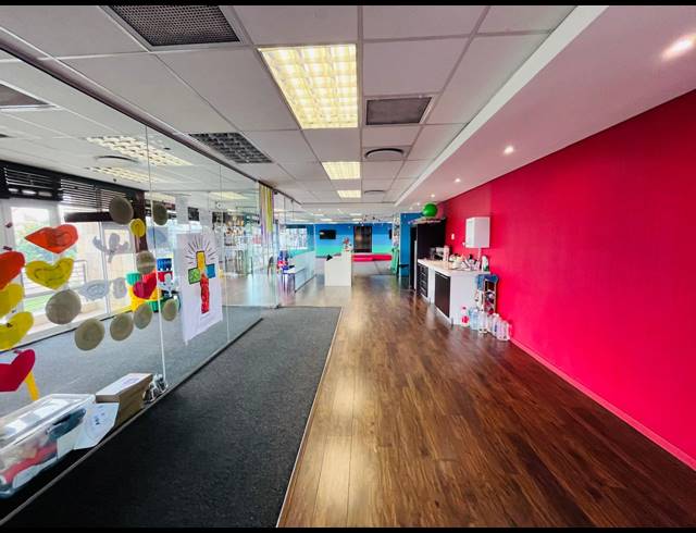 279M² OFFICE FOR SALE IN FOURWAYS